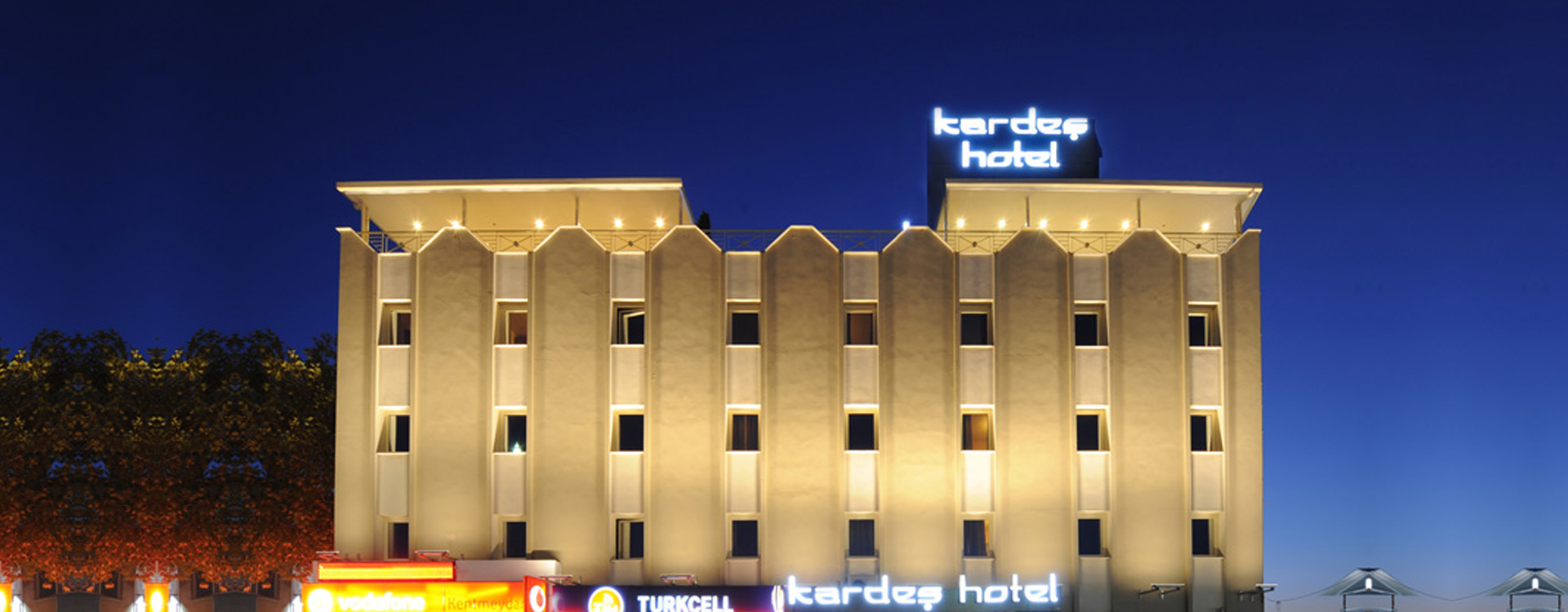 Kardeş Hotel Şehrin Merkezinde Konforlu, Huzurlu Dinlenme Noktanız.